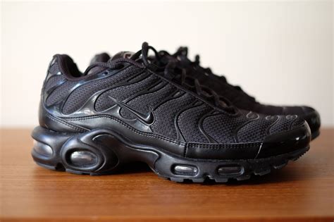 nike tn women's black